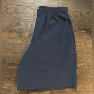 Men’s outdoor voices shorts, size Medium